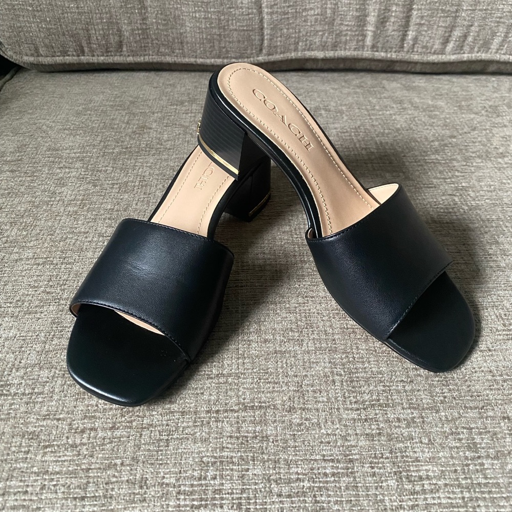 Gorgeous Coach sandals need a proper home 🩷